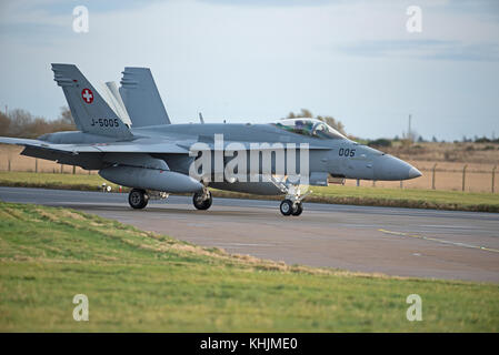 Swiss Air Force McDonnell Douglas F/A18C di aeromobile su 4 settimane di esercizio a RAF Lossiemouth Scozia. Foto Stock