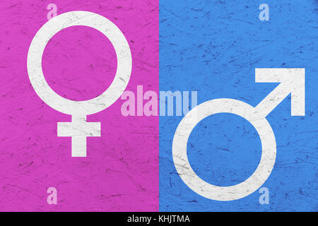 Maschio e femmina gender simboli (Marte e Venere segni) su rosa e blu texture irregolare dello sfondo. Concetto di immagine per il sesso femminile e maschile, Foto Stock