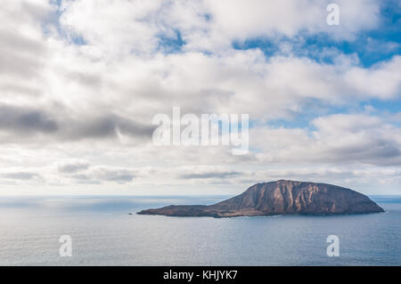 Vista di Montaña Clara Isola dall'alto di Montaña Bermeja, Graciosa, Isole Canarie, Spagna Foto Stock