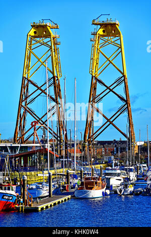 Enormi bracci di turbine eoliche in attesa di consegna per il mare del Nord al Royal Quays Marina North Shields Foto Stock