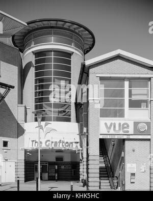 A est la strada di ingresso al Grafton Shopping Center Cambridge Foto Stock