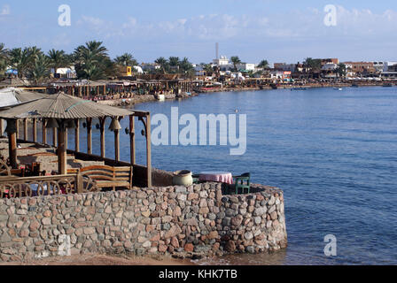 Sulla riva del mare a Dahab, Egitto Foto Stock