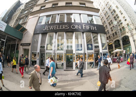 I gioiellieri sul quinto sul diamante del Distretto di New York City, Fifth Avenue, New York, Stati Uniti d'America. Foto Stock