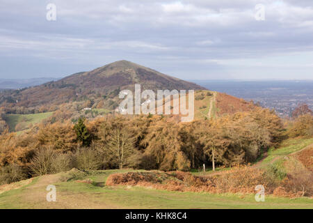 Autunno su Malvern Hills, guardando verso nord in direzione del Worcestershire Beacon, Worcestershire, England, Regno Unito Foto Stock