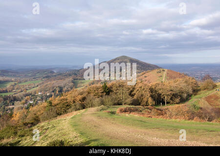 Autunno su Malvern Hills, guardando verso nord in direzione del Worcestershire Beacon, Worcestershire, England, Regno Unito Foto Stock