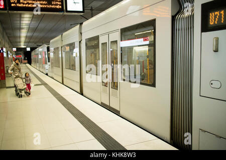 La nuova linea Benrather Metropolitana Linea a Dusseldorf, NRW in Germania Foto Stock