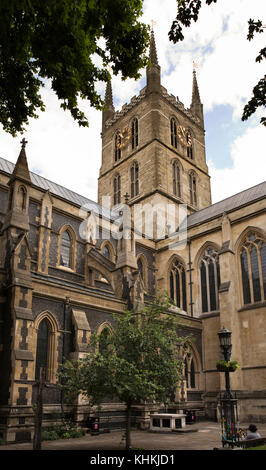 UK, Londra, Cattedrale di Southwark dal sagrato della chiesa Foto Stock