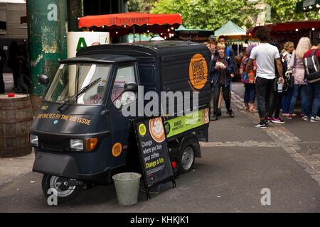 UK, Londra, Southwark, Borough Market, grande problema abilitate "Modifica si prega di' caffè rickshaw van Foto Stock