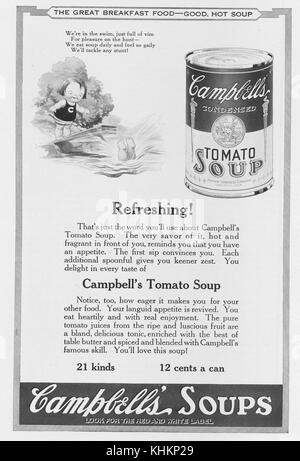 Pubblicità a pagina intera per Campbell's Condensed Tomato Soup, con un disegno di un bambino che si tuffa nell'acqua e una bambina che guarda, con la tag line "The Great Breakfast Food - Good, Hot Soup", pubblicata su National Geographic Magazine, luglio 1922. Foto Stock