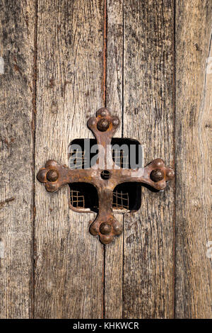 Porta del 15-16secolo Cappella di Sant Jaume de la Mata, nelle mura, vicino al Coll d'Estenalles nel Parc Natural de Sant Llorenç del Munt i l'Obac. Foto Stock