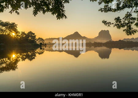 Atmosfera di mattina a kan thar yar vedere, di Hpa-an, myanmar, asia Foto Stock