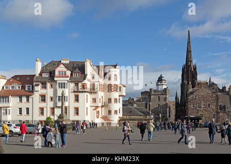 Ramsay Garden, la città vecchia e la Collina del Castello di Edimburgo, Scozia, Gran Bretagna Foto Stock