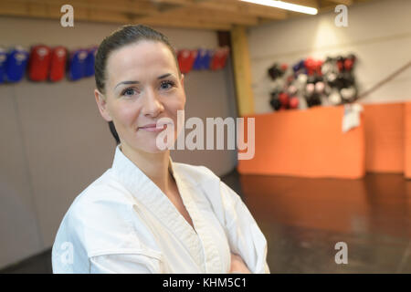 Ritratto di donna che indossa un kimono Foto Stock