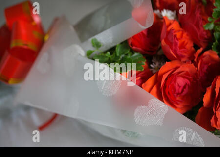 Rose rosse indicano amore nei rapporti specialmente il giorno di San Valentino. Foto Stock