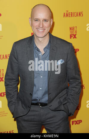 NEW YORK, NY - FEBBRAIO 25: Kelly Aucoin partecipa alla prima stagione "The Americans" al DGA Theater il 25 febbraio 2017 a New York. Persone: Kelly Aucoin Transmission Rif: MNC76 Foto Stock