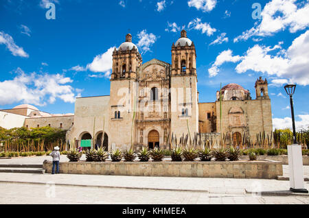 Chiesa di Santo Domingo de Guzman nella città di Oaxaca, Messico. Foto Stock
