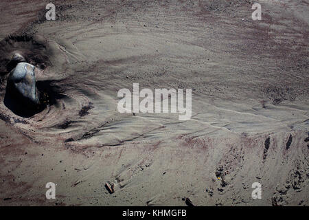 Attrazioni lungo la spiaggia in una baia isolata, Isola del Sud, Nuova Zelanda: modelli nella sabbia. Foto Stock