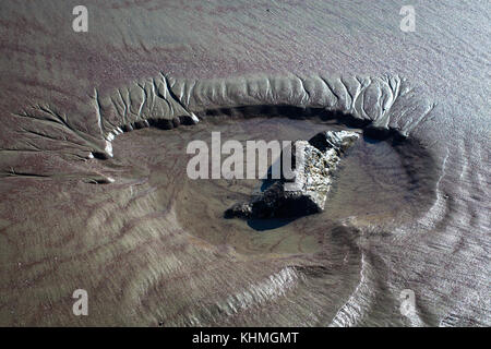 Attrazioni lungo la spiaggia in una baia isolata, Isola del Sud, Nuova Zelanda: modelli nella sabbia. Foto Stock