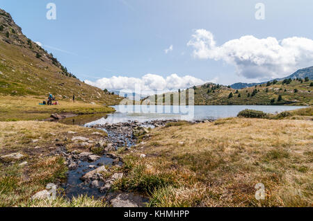 Vista del lago di alta montagna chiamato 'Estany primer' vicino a Ordino, Tristaina, Andorra Foto Stock