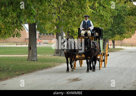 Il cavallo e carrozza è stato il principale mezzo di trasporto usato dai coloni che vivevano in Williamsburg e altre prime comunità in Virginia Foto Stock