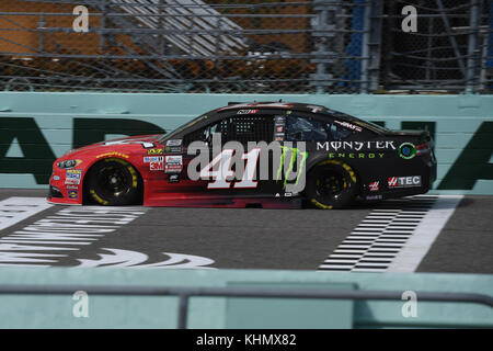 Homestead, Florida, Stati Uniti. 17th novembre 2017. Kurt Busch pratica per il Monster Energy NASCAR Cup Series Championship Ford EcoBoost 400 a Homestead-Miami Speedway il 17 novembre 2017 a Homestead, Florida. Credito: Mpi04/Media Punch/Alamy Live News Foto Stock