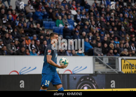 Sinsheim, Deutschland. Xviii nov, 2017. sinsheim, ger - 18 novembre tsg hoffenheim - eintracht Frankfurt Rhein-neckar-arena . sandro wagner (hoffenheim) . ( Credito: Ulrich roth/alamy live news Foto Stock