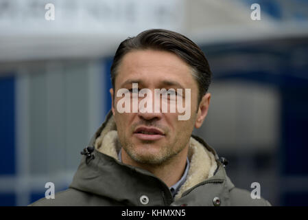 Sinsheim, Deutschland. Xviii nov, 2017. sinsheim, ger - 18 novembre tsg hoffenheim - eintracht Frankfurt Rhein-neckar-arena . headcoach di Francoforte nico kovac . ( Credito: Ulrich roth/alamy live news Foto Stock