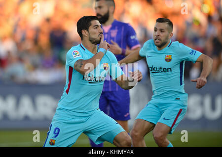 Leganes, Spagna. Xviii Nov, 2017. Luis Suarez, Jordi Alba durante il match tra CD Leganes vs FC Barcellona, settimana 12 di La Liga a Butarque stadium, Leganes, Madrid, Spagna - 18 novembre del 2017. Credito: Gtres Información más Comuniación on line, S.L./Alamy Live News Foto Stock