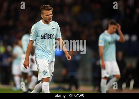 Roma, Italia. 17 nov, 2017. Roma, Italia - 18 novembre 2017: Ciro immobile delude alla fine del campionato italiano league match tra Roma e Lazio in stadio olimpico. Credito: indipendente Agenzia fotografica/alamy live news Foto Stock