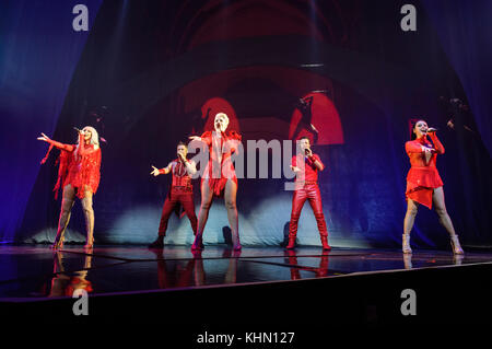 Liverpool, Regno Unito. Xviii Nov, 2017. 90s pop band, passaggi, eseguire durante il proprio ventesimo anniversario REGNO UNITO 'Party sul dancefloor' tour, a Liverpool Echo Arena. Credito: Paolo Warburton/Alamy Live News Foto Stock