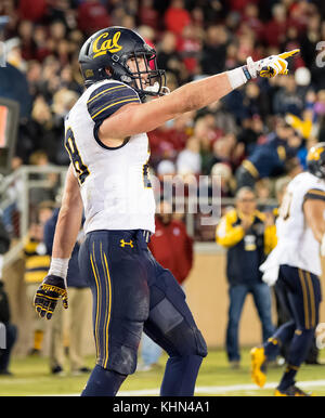 Stanford, in California, Stati Uniti d'America. Xviii Nov, 2017. California Golden Bears running back Patrick Laird (28) celebra il suo terzo trimestre di touchdown, durante una NCAA Football gioco tra la California Golden Bears e Stanford Cardinale presso la Stanford Stadium a Stanford in California. Valerie Shoaps/CSM/Alamy Live News Foto Stock