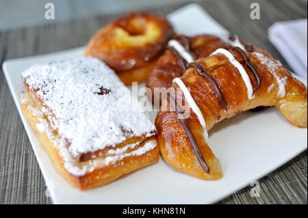 Appena sfornate, croissant berlinesa, e altri elementi al forno da Churros Manolo Miami ristorante a South Beach, Miami, Florida, Stati Uniti d'America. Foto Stock