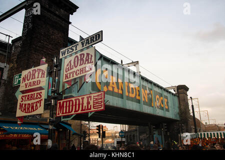 Camden Lock ponte ferroviario, Londra. con copyspace. Foto Stock