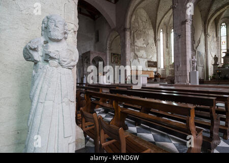 Statua di San Giacomo nella chiesa di Sant'Andrea Apostolo di Venzone, Friuli, Italia Foto Stock