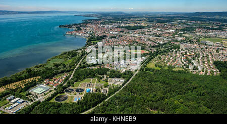 La prospettiva aerea sulla città di Friedrichshafen con il lago di Costanza Foto Stock