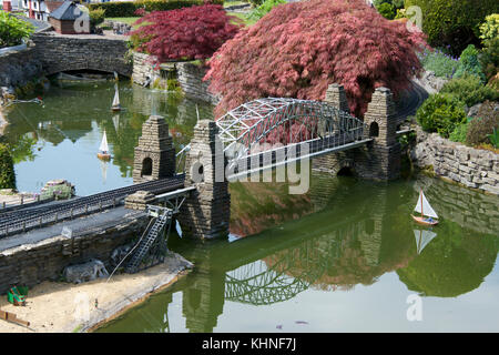 Ponte ferroviario Bekonscot Model Village Beaconsfield Buckinghamshire Inghilterra Foto Stock