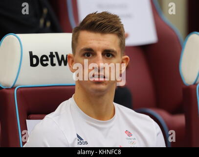 Il Duca e la duchessa di Cambridge e il principe Harry visita West Ham United's london stadium per assistere alla cerimonia di consegna dei diplomi per più di 150 autobus core apprendisti dove: Londra, Regno Unito quando: 18 ott 2017 credit: John Rainford/wenn.com Foto Stock