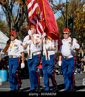 Prescott, Arizona, Stati Uniti d'America - 11 novembre 2017: Marine Corps League in marcia nella Veterans Day Parade Foto Stock