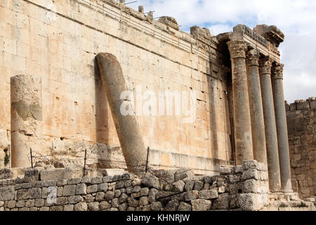 Pareti e colonne del tempio di Bacco in baalbeck, Libano Foto Stock