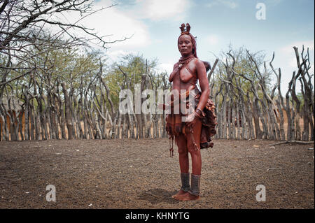 Tribu himbas dans le Damaraland. Namibie, Mars 2013. Foto Stock
