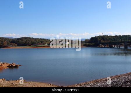 Una giornata al lago di douglas snd dam in Tennessee dell'est. Foto Stock