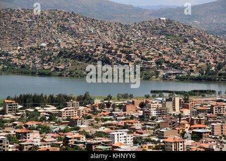 Vista sul centro di Cochabamba dalla collina, Bolivia Foto Stock