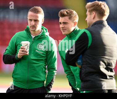 I Griffith Leigh di Celtic (da sinistra a destra), James Forrest e Stuart Armstrong in campo prima della partita della Ladbrokes Scottish Premiership al Global Energy Stadium di Dingwall. Foto Stock