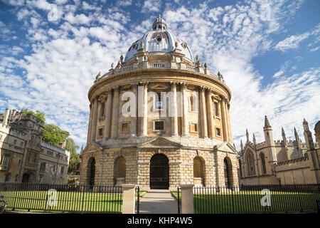 Regno Unito, Oxford, Radcliffe Camera, XVIII secolo, stile Palladiano academic biblioteca e sale di lettura, progettato da James Gibbs. Foto Stock