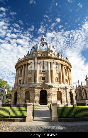 Regno Unito, Oxford, Radcliffe Camera, XVIII secolo, stile Palladiano academic biblioteca e sale di lettura, progettato da James Gibbs. Foto Stock