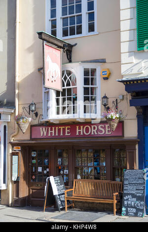 Regno Unito, Oxford, 'White Horse' pub, reso famoso dalla serie televisiva "Inspector Morse' e 'Lewis' impostato in ed intorno a Oxford. Foto Stock