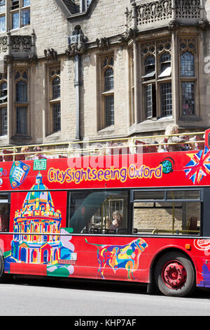 Regno Unito, Oxford, aprire sormontato gita turistica in autobus. Foto Stock
