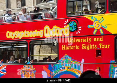 Regno Unito, Oxford, aprire sormontato gita turistica in autobus. Foto Stock