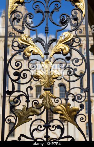 Regno Unito, Oxford, UK, Oxford, dettagli sul gateway ornati di tutte le anime College. Foto Stock