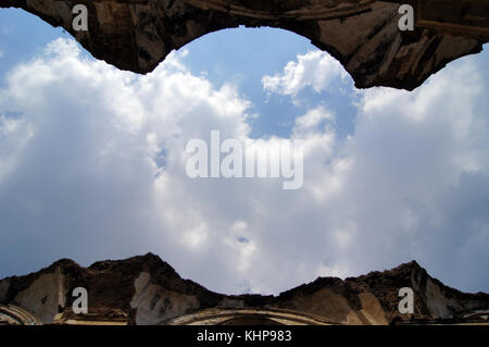 Rovine scoperchiata chiesa di santa clara in Antigua Guatemala Foto Stock
